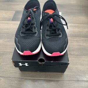 Under Armour HOVR Sonic 6 Running / woman’s 8